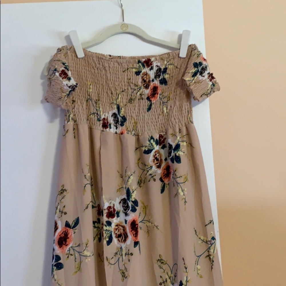 Summer off the shoulder/ or on dress. - Picture 3 of 7